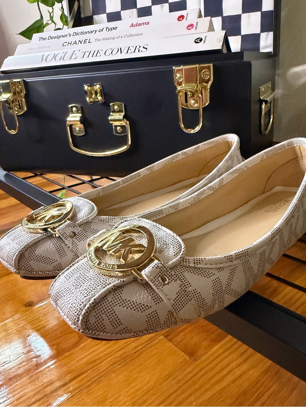 Michael Kors Cream Logo Ballet Flats with MK Emblem - Picture 2 of 3